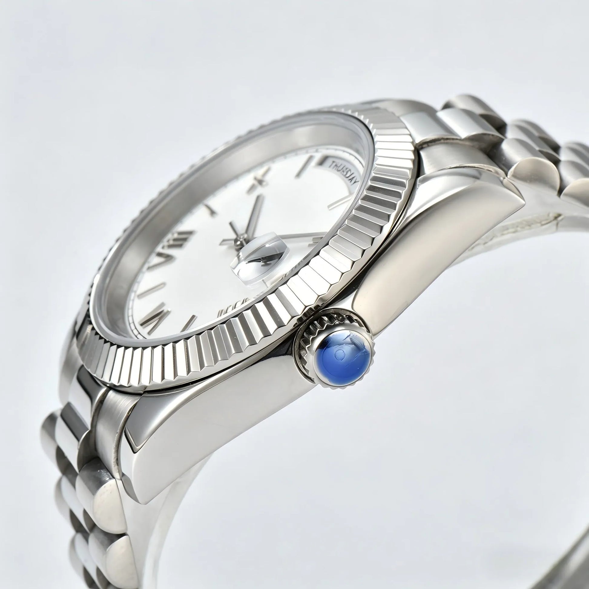Fluted bezel and side view of silver white Seiko mod watch